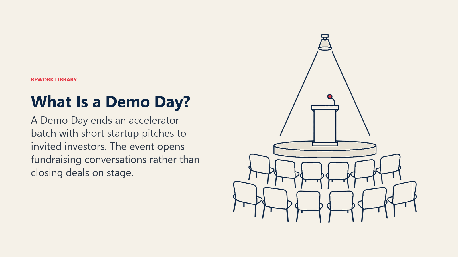 Was ist ein Demo Day: ein Rednerpult und Stuhlreihen für geladene Gäste